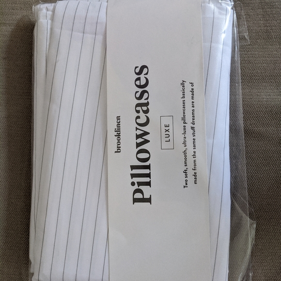 Brooklinen King fitted sheet & 2 king pillowcases - Picture 4 of 5